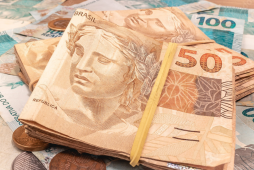 notas de real para simbolizar como ganhar dinheiro rápido