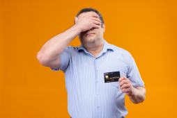 Emprestei meu cartão e a pessoa não pagou: posso processar?