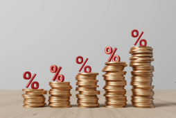 pilhas crescentes de moedas para indicar os fundamentos de juros compostos
