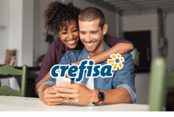 casal feliz por contratar o empréstimo pessoal crefisa