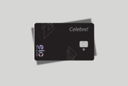 cartão Leroy Merlin Celebre! Black em um fundo cinza