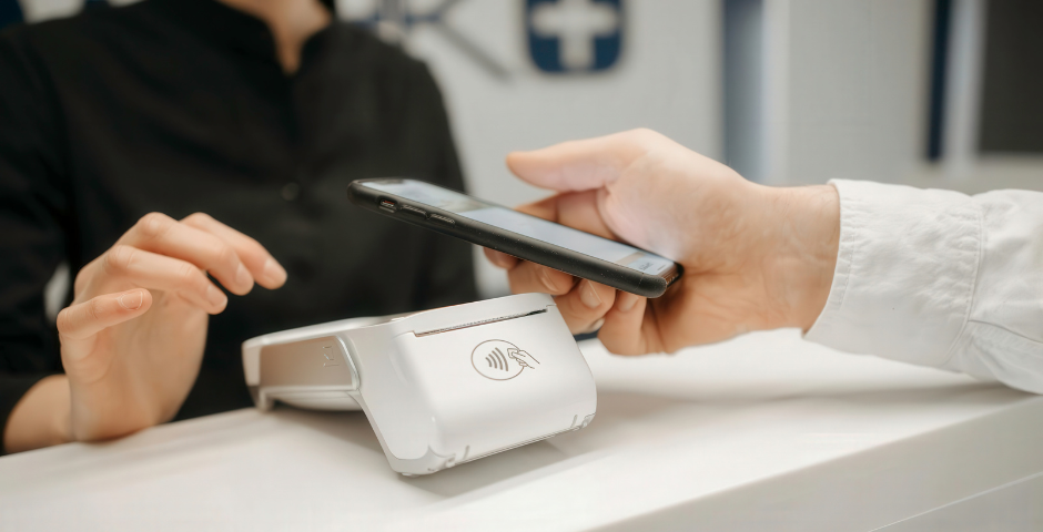 Cartão de crédito usado por contactless