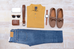 roupas vendidas em um brechó masculino online barato