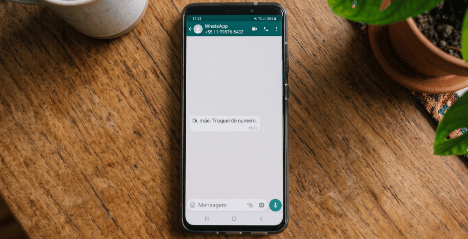 golpe do whatsapp na tela do celular - um dos golpes financeiros mais comuns
