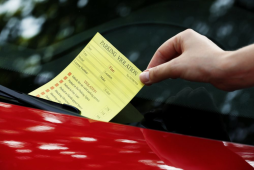 Estacionar em local proibido valor multa