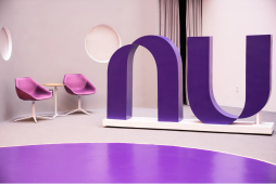 Qual é o banco rival do Nubank?