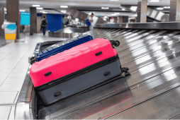 Bagagem extraviada: qual cartão de crédito paga mais e resolve mais rápido?
