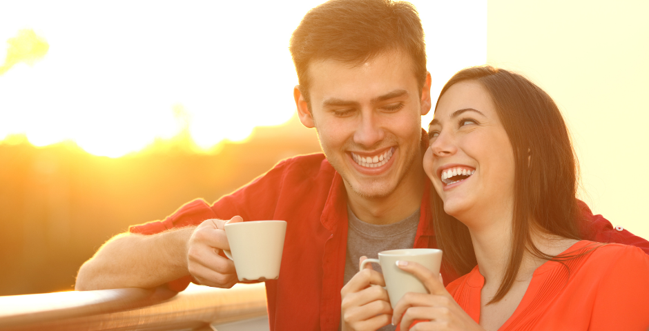 Encontro barato para casais- Pôr do sol com café