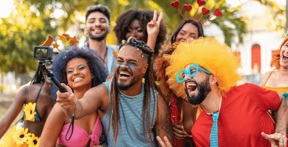 jovens aproveitando o carnaval feriado Rio de Janeiro